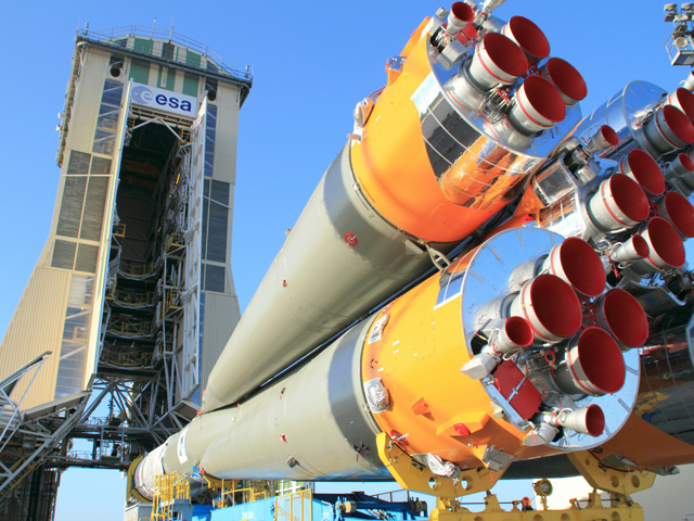 С космодрома Куру во французской Гвиане стартовала российская ракета-носитель "Союз-СТ" с двумя европейскими навигационными спутниками Galileo ("Галилео")