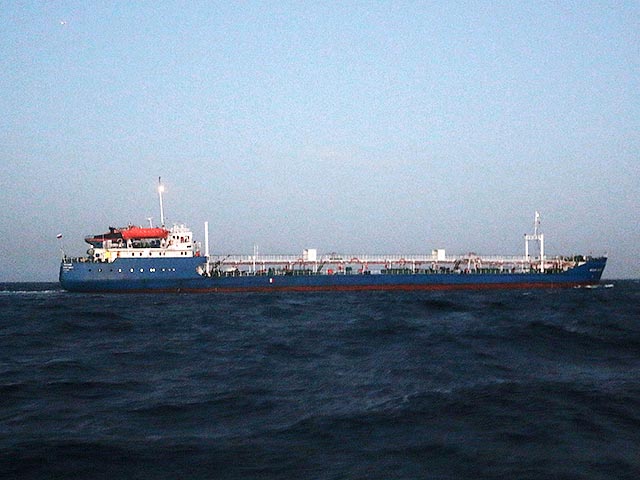 Члены экипажа российского танкера "Механик Чеботарев", плененные у берегов Ливии в сентябре, освобождены и возвращаются на родину