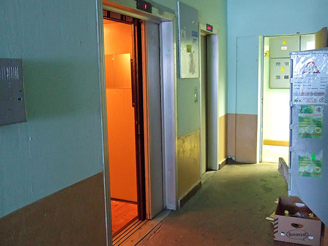 Управляющая компания дома, где в упавшем лифте погиб младенец, обвинила в произошедшем мать ребенка