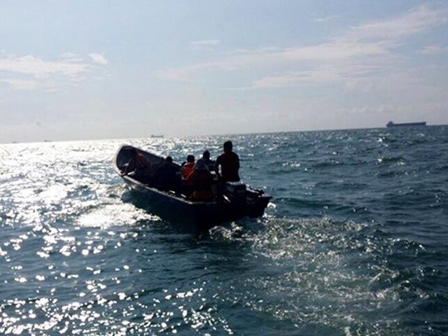 Связь с пассажирским паромом прервалась 19 декабря, когда судно находилось в 20 км от побережья острова Сулавеси