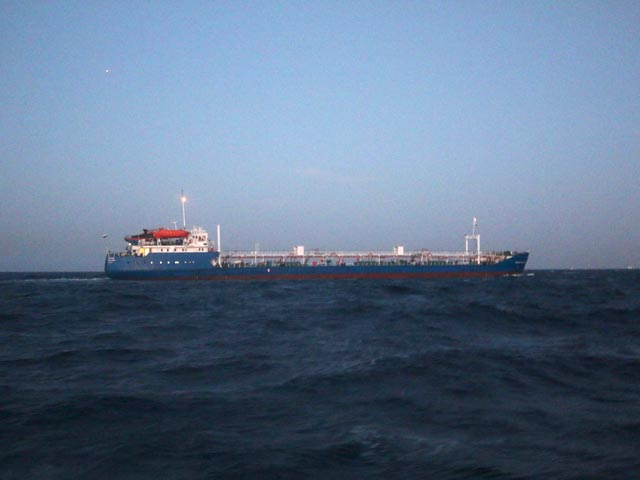 Семь членов экипажа российского танкера "Механик Чеботарев" вернулись в Астрахань