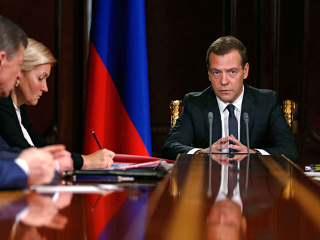 Премьер-министр Дмитрий Медведев подключил Генпрокуратуру РФ к расследованию положения дел с ФЦП