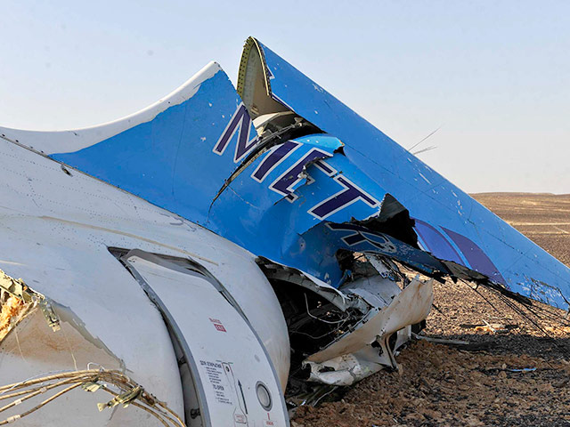 Авиакомпания "Когалымавиа", которой принадлежал самолет Airbus-321, потерпевший катастрофу над Синайским полуостровом, получила страховую компенсацию в размере более 23 млн долларов