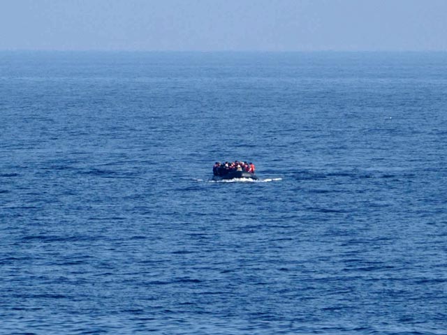 Лодка с мигрантами затонула у берегов Греции: десять человек погибли