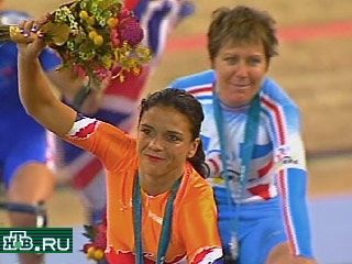 К мировому рекорду голландская велосипедистка добавила золотую медаль