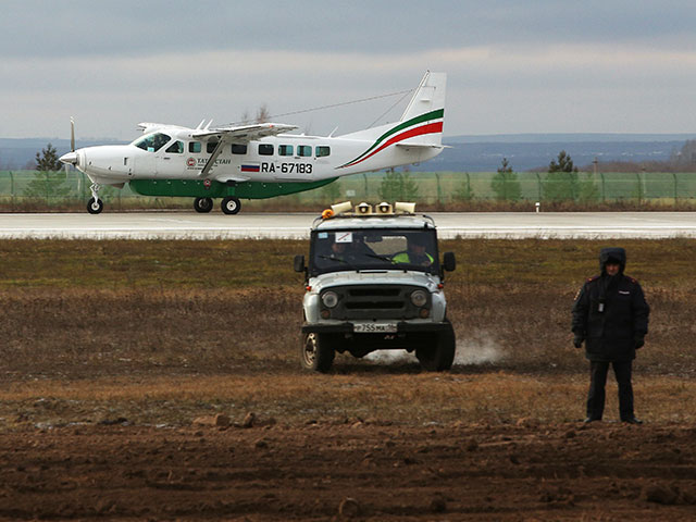 Место крушения самолета Boeing 737 авиакомпании "Татарстан", разбившегося при посадке в международном аэропорту "Казань". 