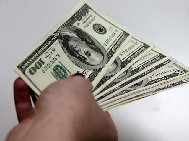 В Туркмении началась продажа долларов и евро по талонам