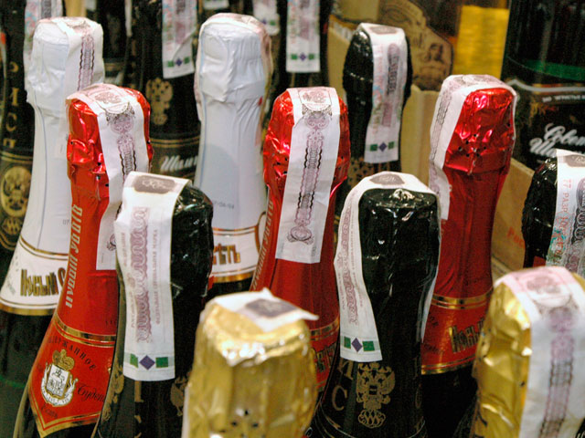 Сибирские эксперты не рекомендуют пить крымское шампанское