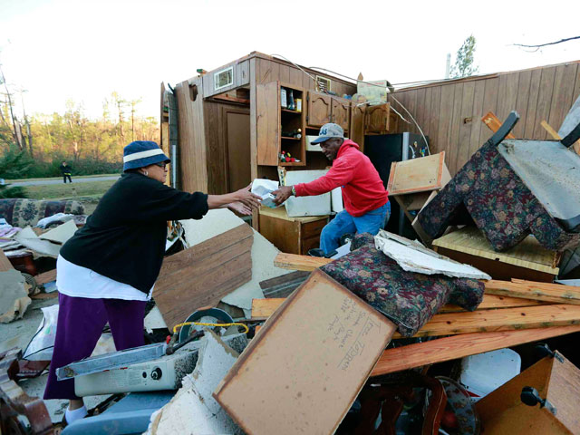 На юге США начались восстановительные работы после разрушительных ураганов