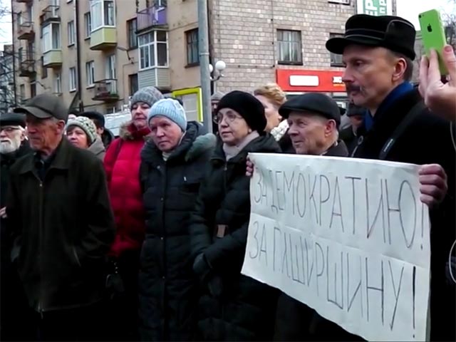 Митинг в поддержку экс-мэра Петрозаводска Ширшиной собрал около 200 человек