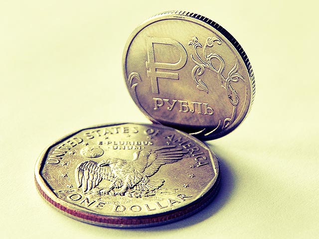 Курс доллара к рублю на Московской бирже поднимался до 72,647 рубля, обновив максимум декабря прошлого года (71,64 рубля на пике). Евро достигал 79,555 рубля, поднявшись выше 79 рублей впервые с августа