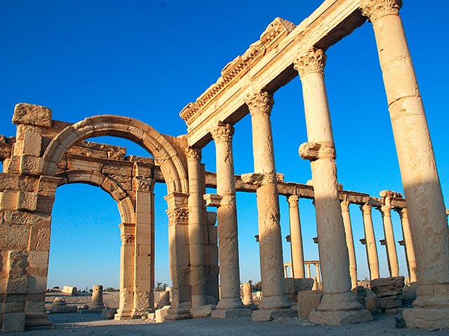Самый узнаваемый артефакт древнего храма Бэла в сирийской Пальмире - арку с колоннами - воссоздадут на Трафальгарской площади в Лондоне