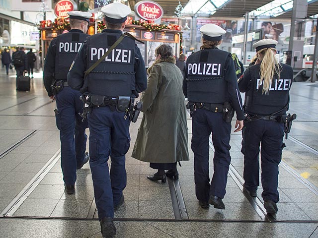 В Мюнхене эвакуировали вокзалы из-за угрозы терактов "Исламского государства"