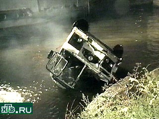10 человек погибли в результате аварии в Татарстане. Рейсовый автобус, пробив заграждение на набережной Камы, упал в воду и в считанные минуты погрузился на 8-метровую глубину