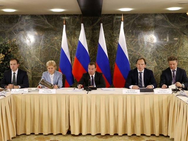 Медведев пообещал субсидии туроператорам, развивающим внутренний туризм