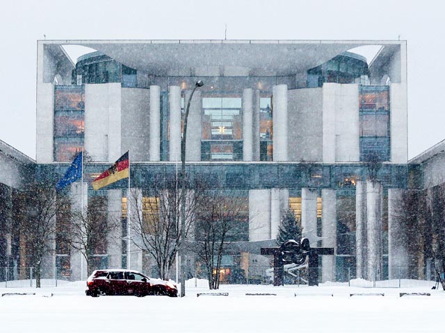 В Берлине полиция перекрывала офис Меркель из-за подозрительной посылки