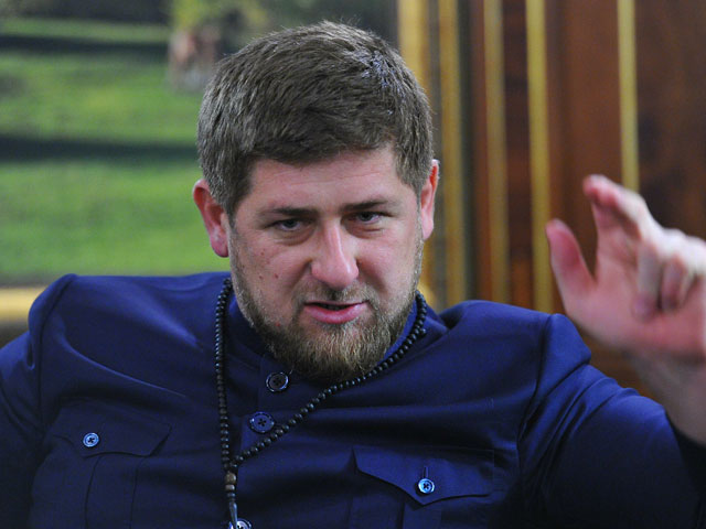 Чеченские сотрудники "Сбарро" пожаловались Рамзану Кадырову на задержку зарплаты Чеченские сотрудники "Сбарро" пожаловались Рамзану Кадырову на задержку зарплаты