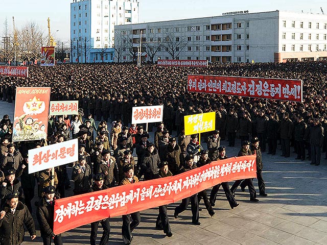 В самой КНДР проходят массовые митинги и собрания в поддержку Ким Чен Ына, который 8 января отмечает день рождения