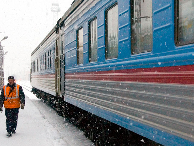 Более трех часов пришлось провести в вагонах пассажирам поезда Мурманск - Санкт-Петербург