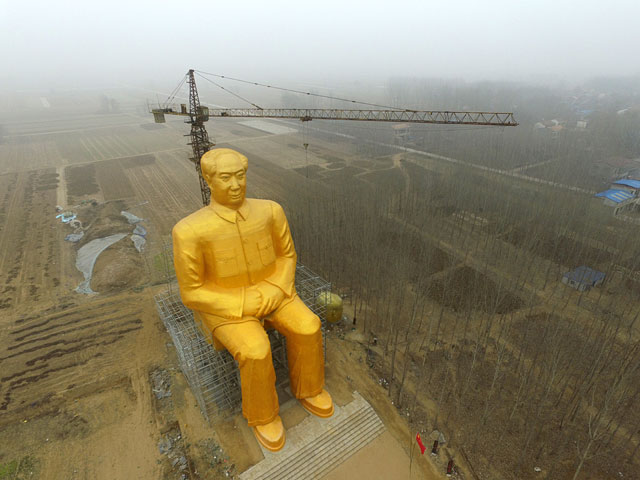 Золотую статую Мао Цзэдуна в Китае решили демонтировать через три дня после установки