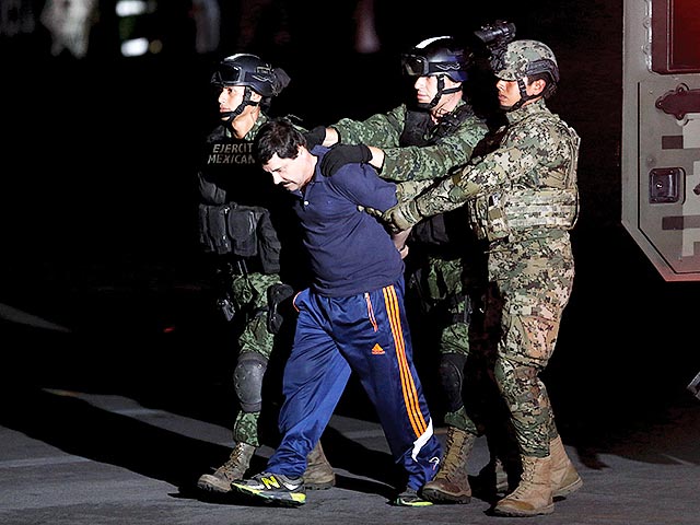 Задержанный в мексиканском городе Лос-Мочис (штат Синалоа) самый разыскиваемый преступник мира наркобарон Хоакин Гусман Лоэра по прозвищу Коротышка вернулся в тюрьму на российском вертолете
