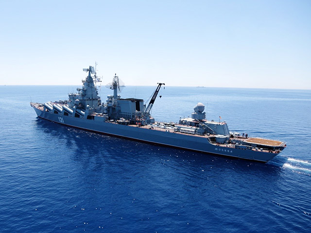 Ракетный крейсер "Москва", выполнявший задачу прикрытия российской авиабазы Хмеймим в Сирии, вернулся в Севастополь из Средиземного моря