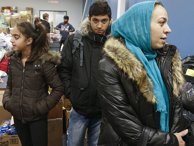 В Канаде в толпу беженцев распылили перечный газ, среди пострадавших - женщины и дети