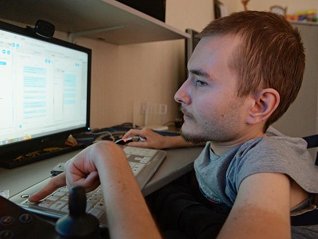 Россиянин, ожидающий первой в мире пересадки тела, открыл интернет-магазин в поддержку медицины