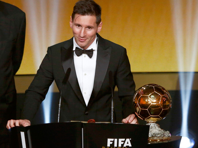 Аргентинский нападающий испанской "Барселоны" Лионель Месси стал обладателем "Золотого мяча" Международной федерации футбола (ФИФА)