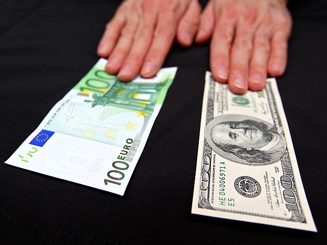 Биржевой курс доллара поднимался выше 77 рублей