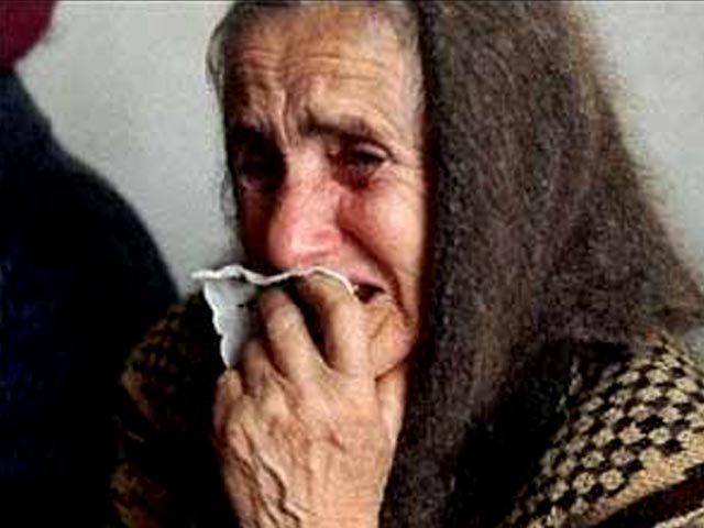 В поселке Локомотивный Челябинской области внук выгнал 81-летнюю бабушку на улицу. Ближайшие родственники пожилой женщины отказываются предоставить ей кров над головой