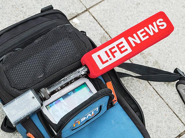 Журналист LifeNews, обвинивший оппозиционера Волкова в нападении и поломке микрофона, остался без работы