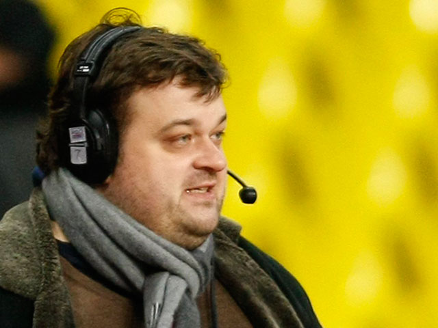 Известный журналист Василий Уткин отстранен от работы комментатором на телеканале "Матч ТВ" за дисциплинарное нарушение