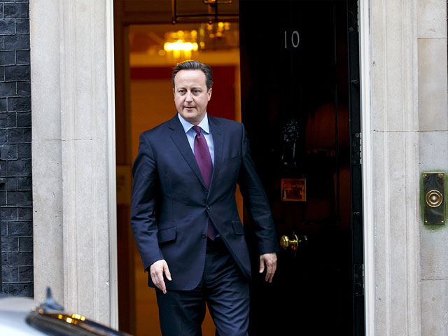 Премьер-министр Дэвид Кэмерон в статье, опубликованной в Times заявил, что необходимы более активные действия по борьбе с дискриминацией и изоляцией мусульманок в Великобритании