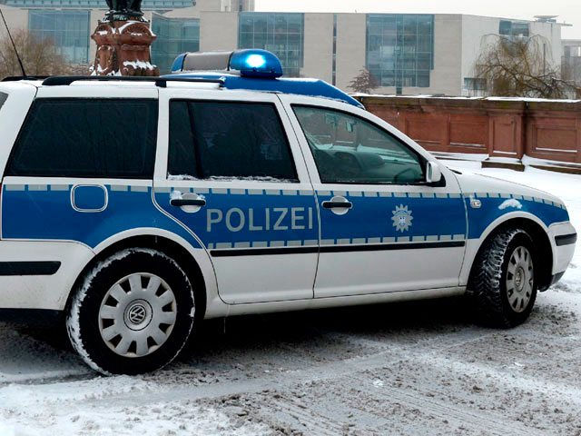 Представители берлинской полиции заявили, что расследуют дело 13-летней девочки из семьи русских немцев, которую, как сообщали российские СМИ, похитили и изнасиловали беженцы