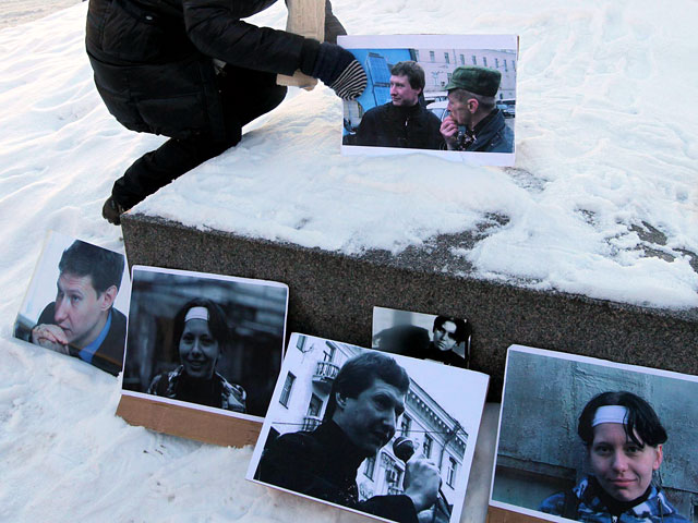 В Москве и Санкт-Петербурге прошли акции, посвященные памяти адвоката Станислава Маркелова и журналистки Анастасии Бабуровой, убитых семь лет назад