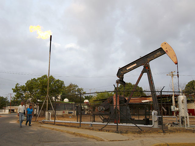 Падение мировых нефтяных котировок вынудило Венесуэлу, Колумбию и Эквадор сбывать свою нефть по цене ниже стоимости ее добычи