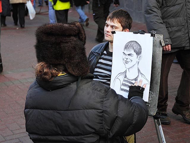 На Старом Арбате в Москве прошла облава на художников-портретистов: у них отняли мольберты и оштрафовали за незаконную торговлю