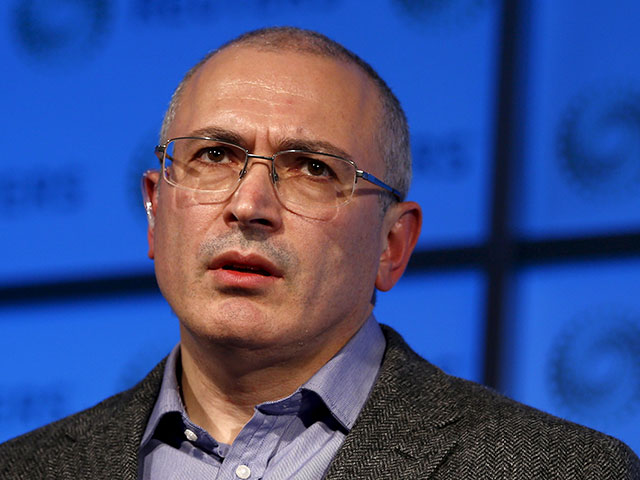 Большинство опрошенных "Левада-центром" согласны с утверждением Ходорковского о "тихом антиконституционном перевороте" в РФ