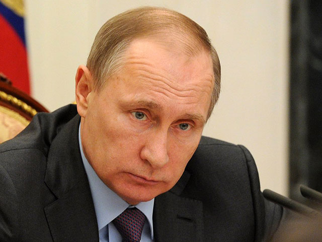 Президент РФ Владимир Путин предложил предпринимать более жесткие меры при изъятии незаконно нажитого имущества коррупционеров, а также в борьбе с дачей взяток российским чиновникам за пределами России