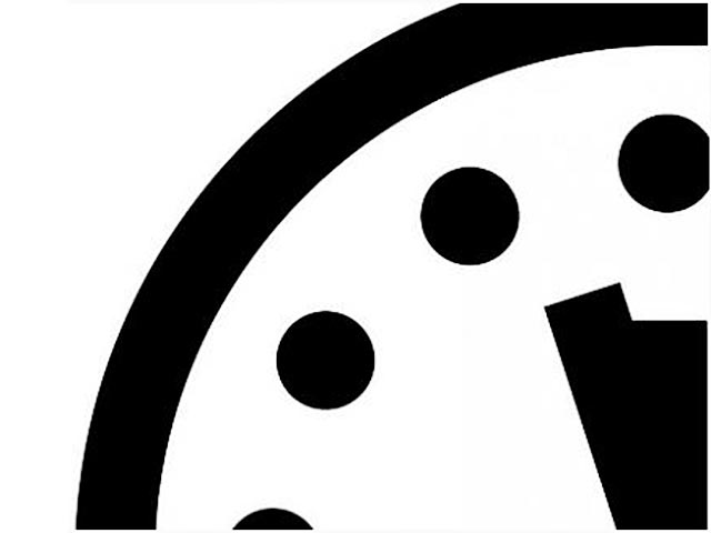 "Часы Судного дня" по-прежнему показывают без трех минут ядерную катастрофу