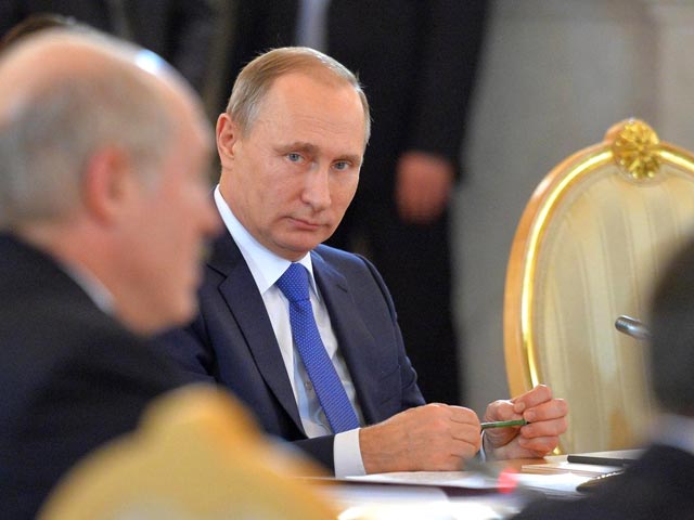 В России уменьшилось число россиян, довольных работой президента Владимира Путина. По данным "Левада-центра", в январе 2016 года этот показатель составил 82%, хотя год назад главу государства поддерживали 85% граждан