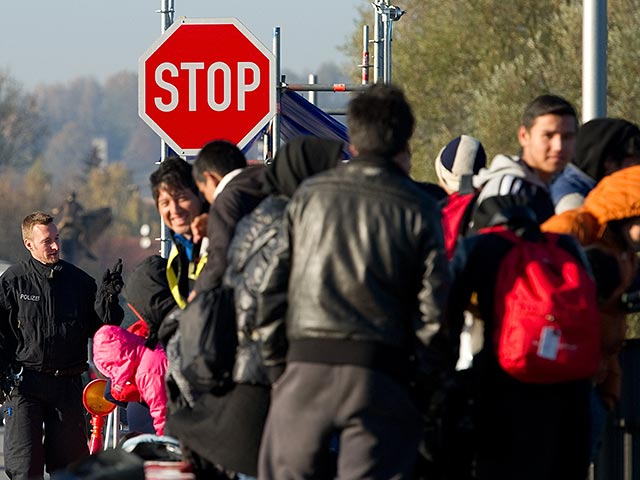 Почти 2300 мигрантов, желающих получить убежище в Германии, пожаловались в суд на слишком медленное оформление их дел
