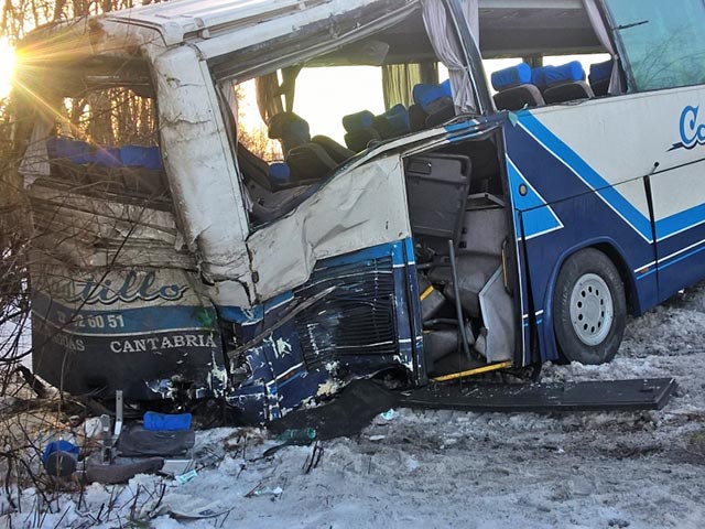 Туристический автобус попал в ДТП в Выборгском районе Ленинградской области: пострадали 18 человек, из них шестеро находятся в тяжелом состоянии
