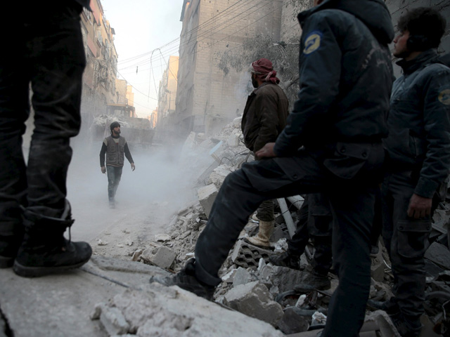 Серия взрывов прогремела утром в воскресенье в столице Сирии Дамаске, погибли минимум семь человек, десятки ранены