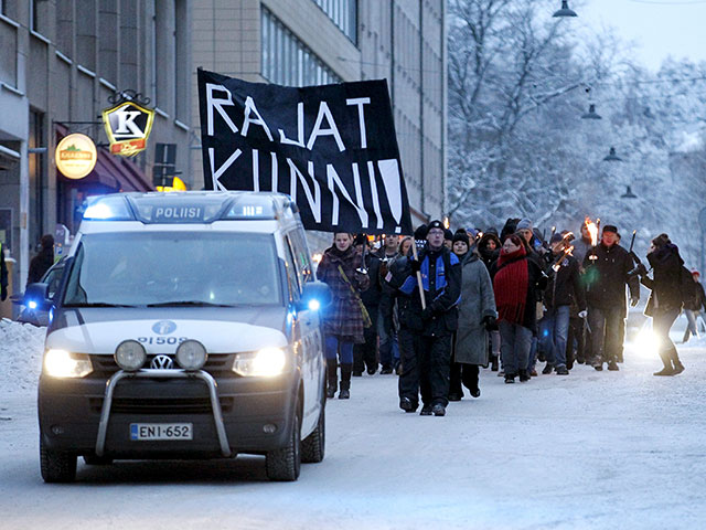 В Финляндии начали собирать подписи за отставку главы МВД из-за ситуации с беженцами
