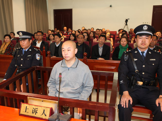 Настоящий виновник убийства 20-летней давности был задержан только в 2005 году. Тогда в руки полиции попал серийный насильник Чжао Чжихун, который и сознался в расправе над женщиной в туалете. В 2015 году Чжихуну вынесли смертный приговор