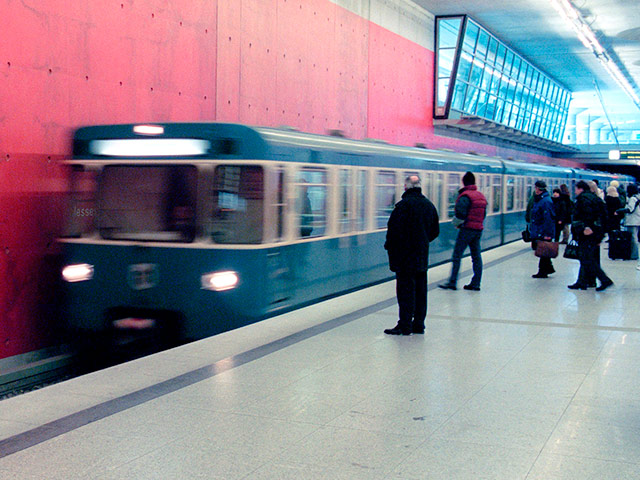 Несколько беженцев, ищущих убежища в Германии, напали на пенсионеров в метро Мюнхена