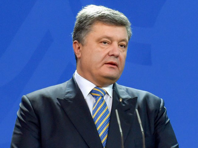 Президент Украины Петр Порошенко уверен, что в 2016 году существует угроза открытой войны с Россией и она выше, чем в прошлом году