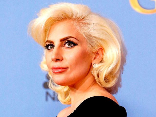 Этапажная американская певица Леди Гага отдаст дань памяти умершему от рака британскому музыканту Дэвиду Боуи, исполнив его произведение во время церемонии вручения премии "Грэмми"